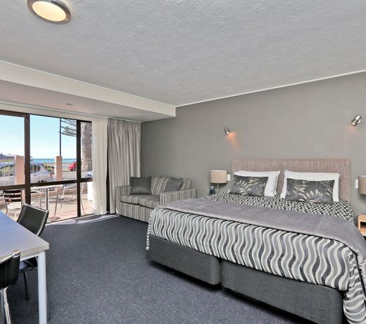 Edgewater Motor Lodge