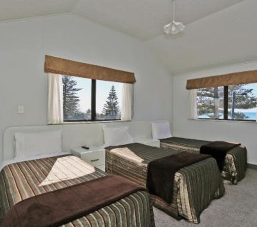 Edgewater Motor Lodge