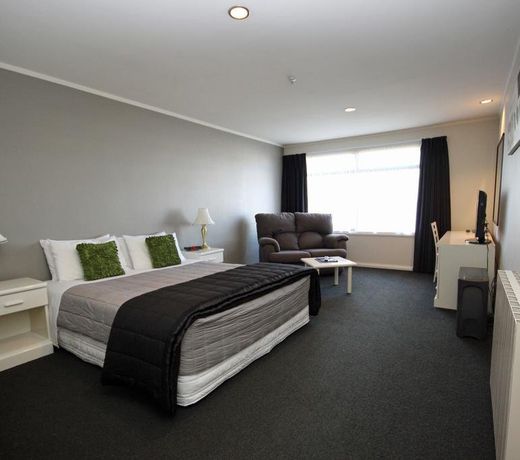 Champers Motor Inn