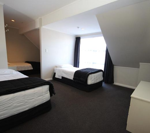 Champers Motor Inn