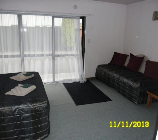 CHLOE'S MOTOR INN
