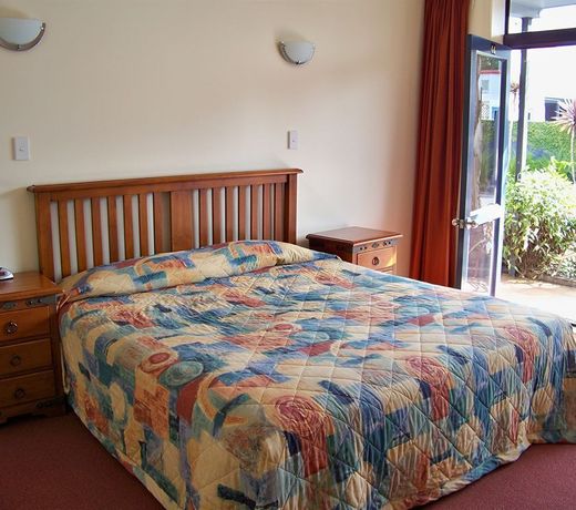 Aaron Court Motor Inn