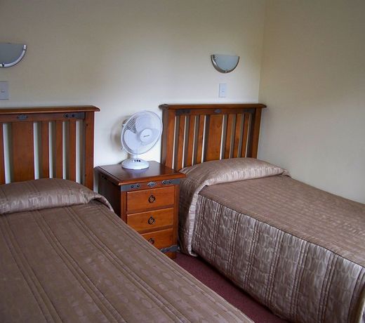 Aaron Court Motor Inn