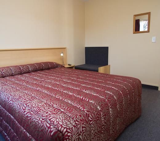 Alhambra Oaks Motor Lodge