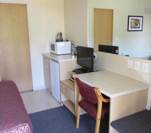 Alhambra Oaks Motor Lodge