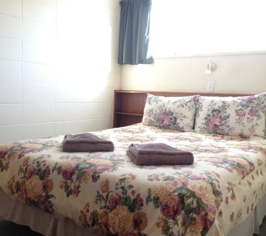 PINELAND MOTOR LODGE