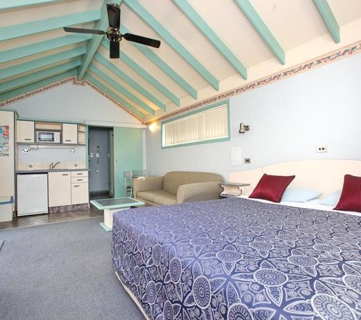 PURE Motel & Pure Guest House