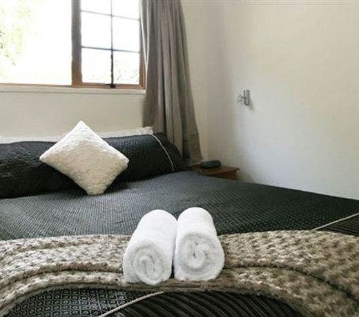 Colonial Lodge Motel