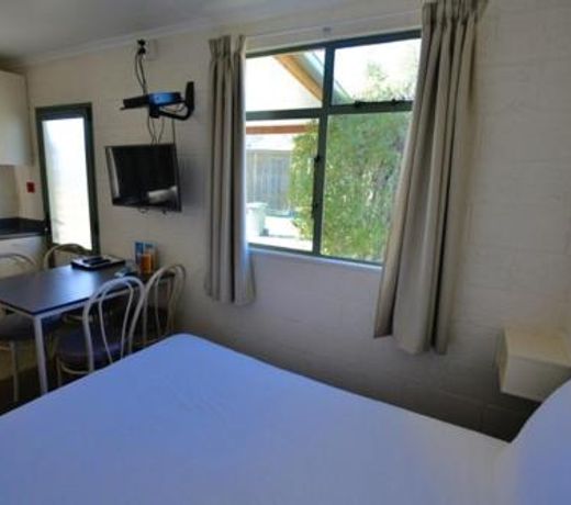 CROMWELL TOP 10 HOLIDAY PARK