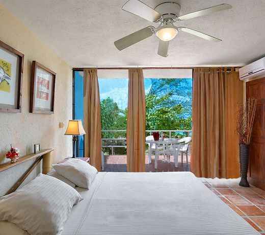 Moonraker Beach Hotel