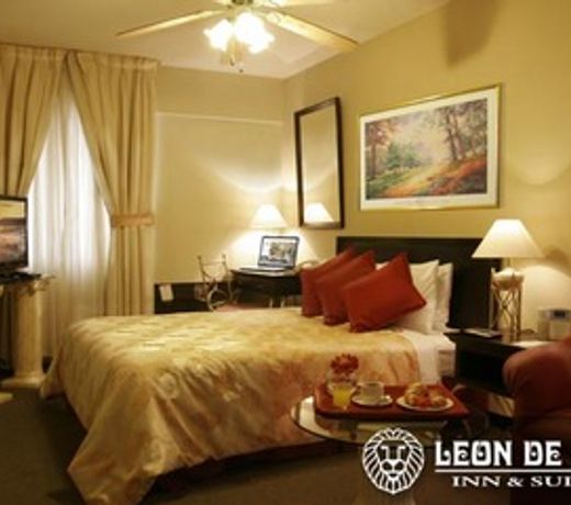 Leon De Oro Inn & Suites