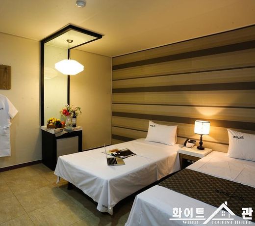 White Tourist Hotel