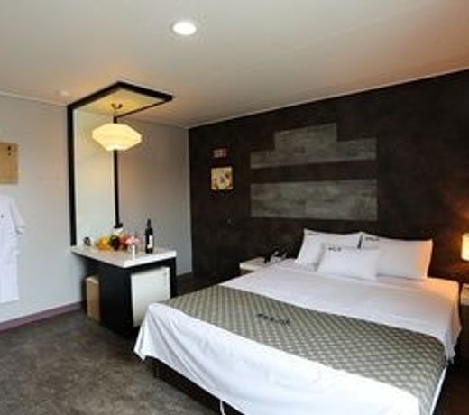 White Tourist Hotel