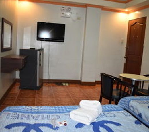 OYO 701 R-kings (former Tomobe Hotel And Restaurant)