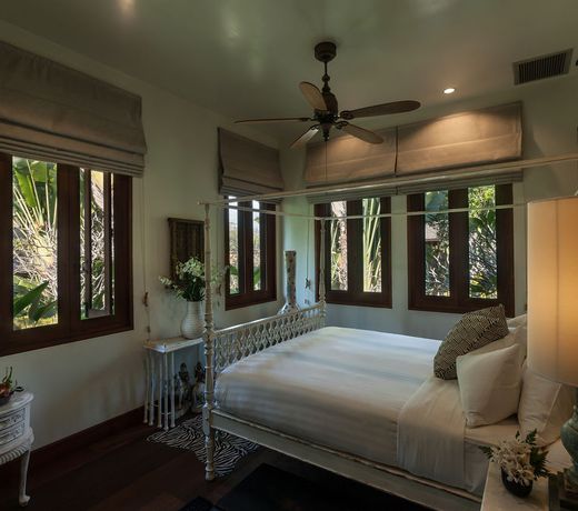 Howie's HomeStay