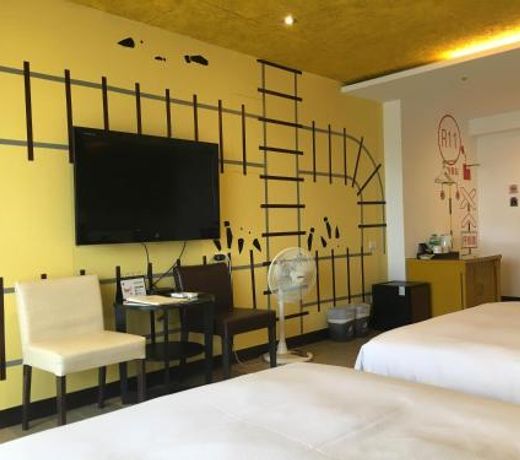 R8 Eco Hotel