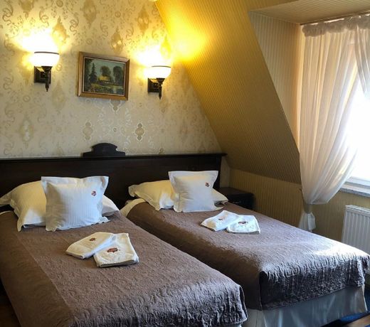 OÅawian Hotel