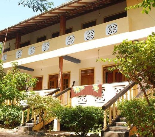 Dinu's Resort