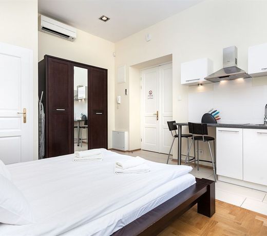 Venetian House Market Square Aparthotel