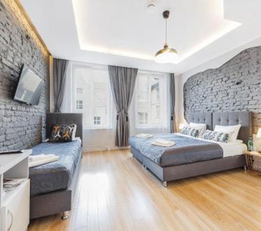 Six Suites, Old Town