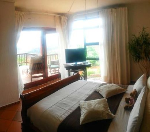 Acra-Retreat Mountain View Lodge