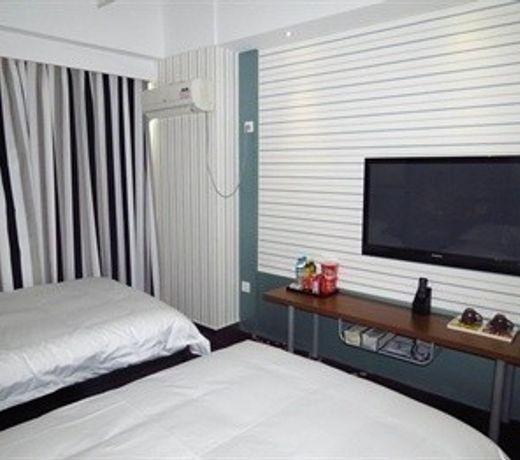 Zhongzhou Business Hotel (Zhengzhou Funiu Road)