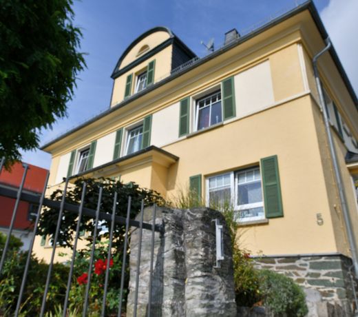 Elena Kempf Haaratelier & Guesthouse