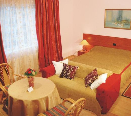 Country Club La Mesteceni