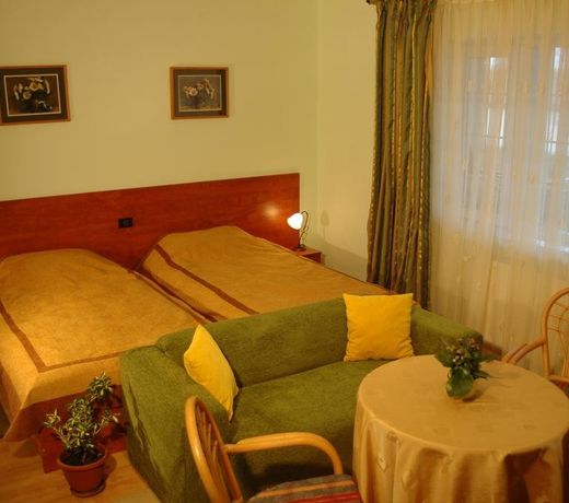 Country Club La Mesteceni