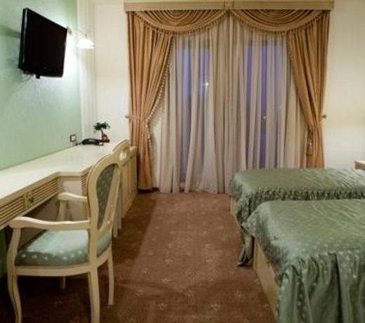 Majestic Hotel & Restaurant