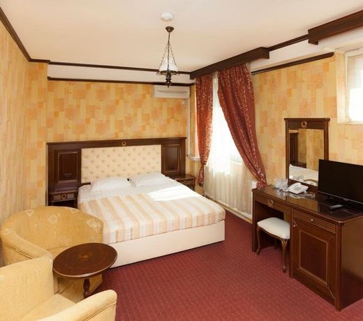 HOTEL TUDOR PALACE