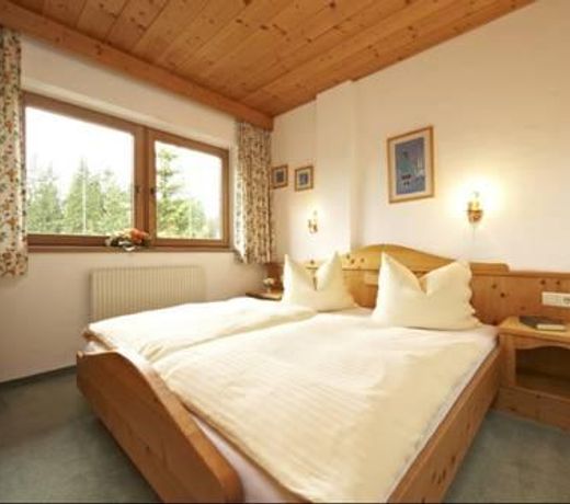 LANDHAUS WEISL