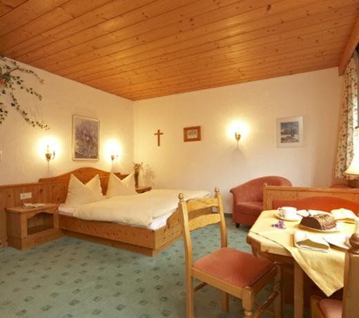 LANDHAUS WEISL