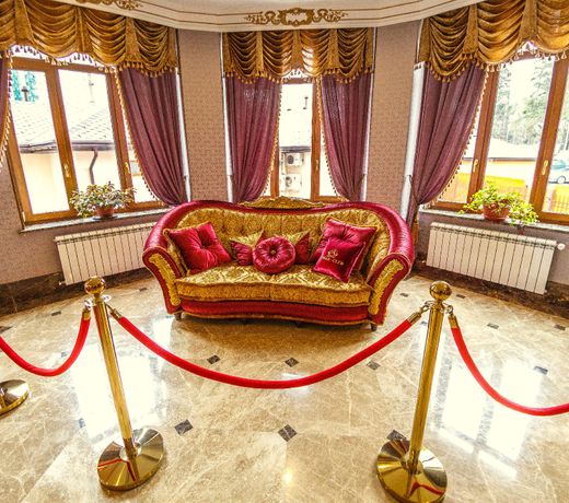 Avshar Hotel