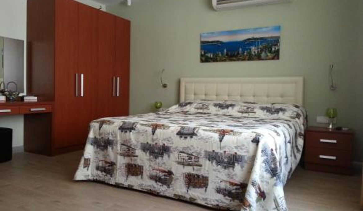Honey House Apartment