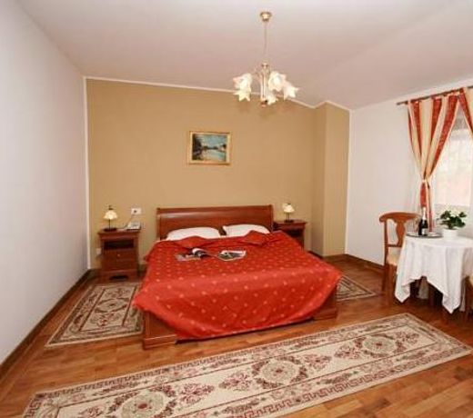 REGINETTA - UNIRII SQUARE
