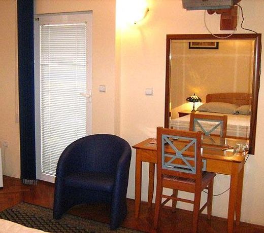 MARINA ROOMS
