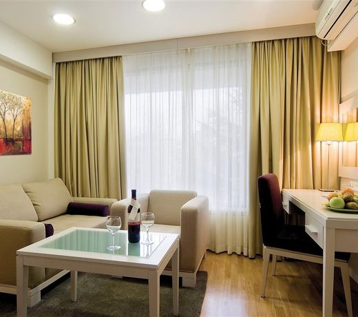 Hotel M