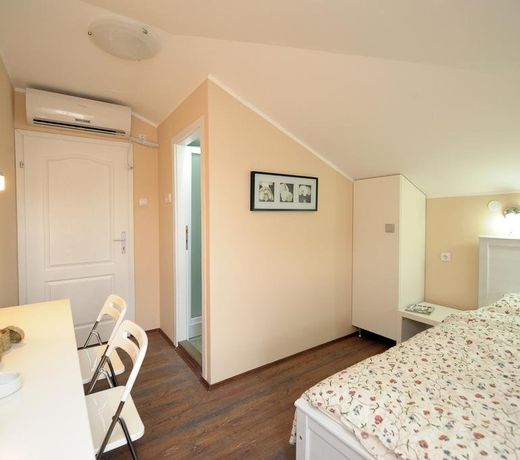 ROOMS JAHTING KLUB KEJ