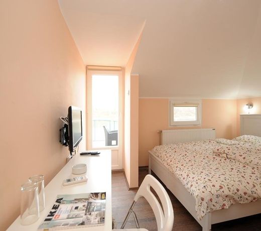 ROOMS JAHTING KLUB KEJ