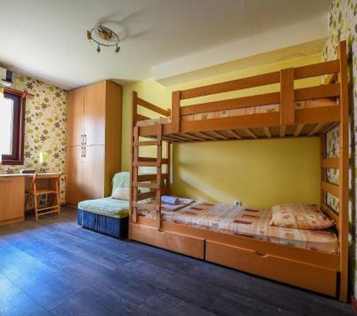 San Art Floating Hostel & Apartments