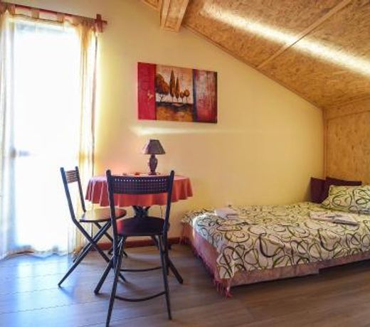 San Art Floating Hostel & Apartments