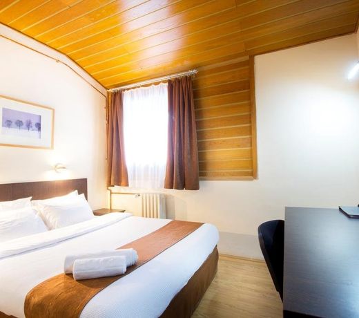 Hotel Junior