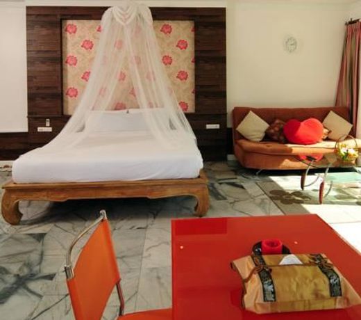 THE CABANA POOL SUITE