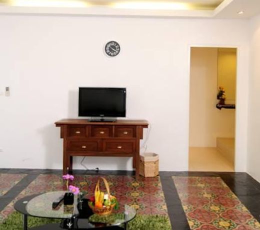 THE CABANA POOL SUITE