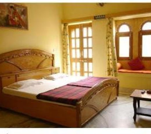 Hotel Roop Mahal
