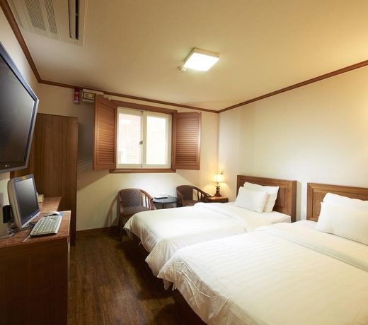 Noble Hotel