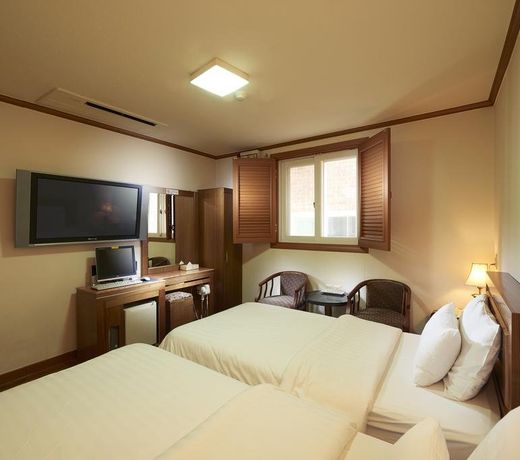 Noble Hotel