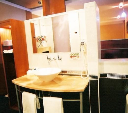 Midi Motel Tainan Branch