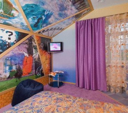 Maximum Motel